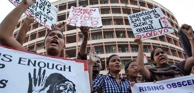 印度公交车惨案未成年人现状(印度黑公交案)(16)