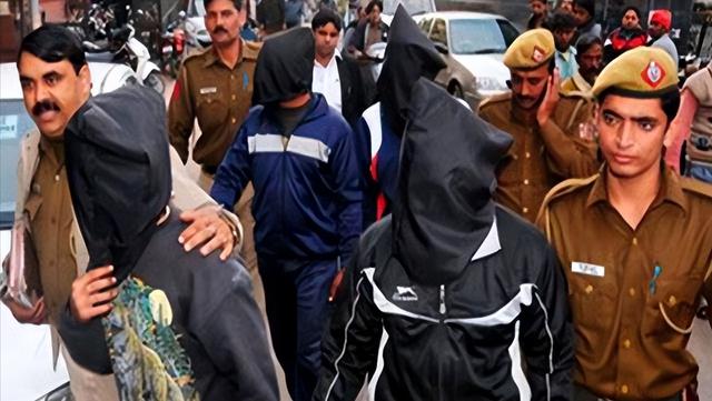 印度公交车惨案未成年人现状(印度黑公交案)(22)