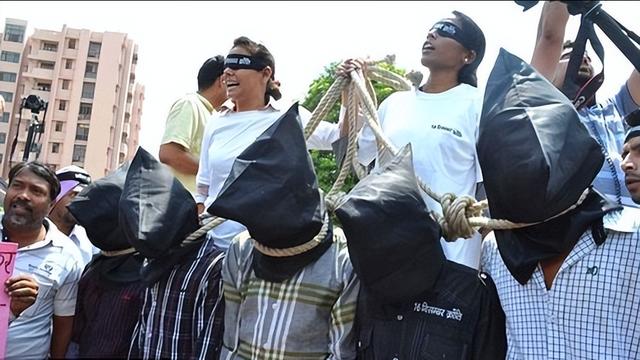 印度公交车惨案未成年人现状(印度黑公交案)(23)