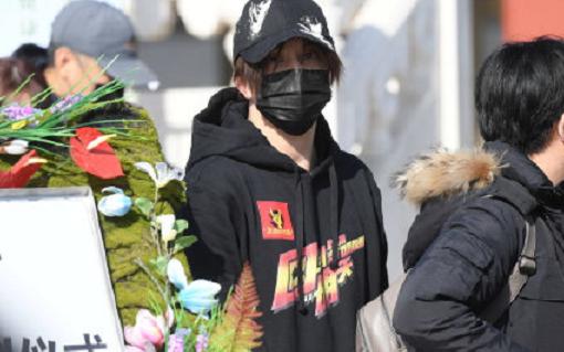 薛之谦悼念赵英俊被骂是为什么(赵英俊45岁冥诞众星悼念)(8)