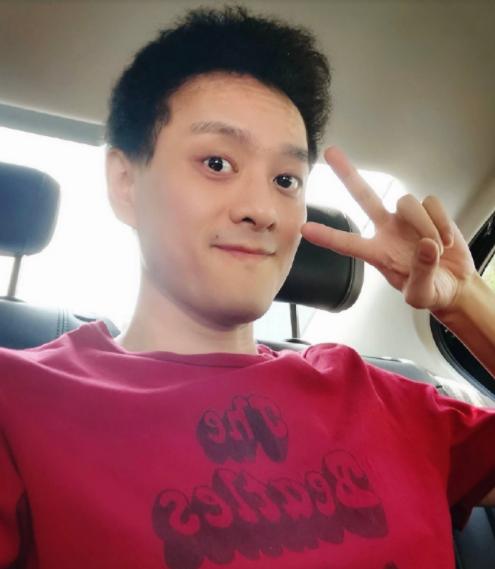 薛之谦悼念赵英俊被骂是为什么(赵英俊45岁冥诞众星悼念)(4)