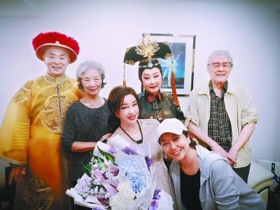 江珊和颜丙燕个人资料 93岁卢燕登台演慈禧不输江珊(1)