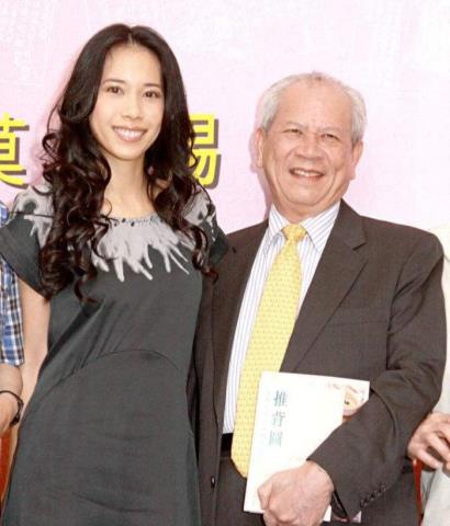 莫文蔚个人资料(49岁的莫文蔚出身学霸家庭)(8)