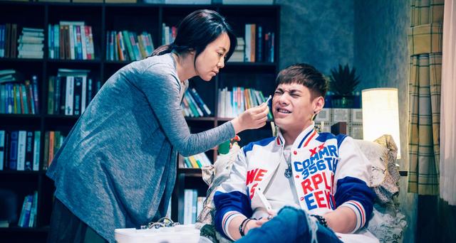 闫妮和胡歌个人资料(46岁闫妮单身依然期待爱情)(2)