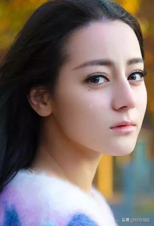 杨幂红裙泪痣（杨幂点了一颗泪痣好有风情）(17)