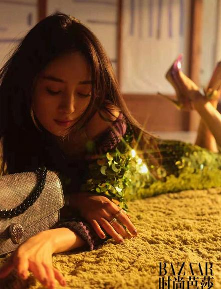 杨幂米兰单肩裙(杨幂超模风大片火了)(4)