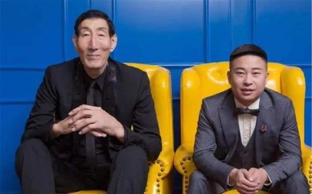 姚明和鲍喜顺比身高：世界第一高鲍喜顺(2)