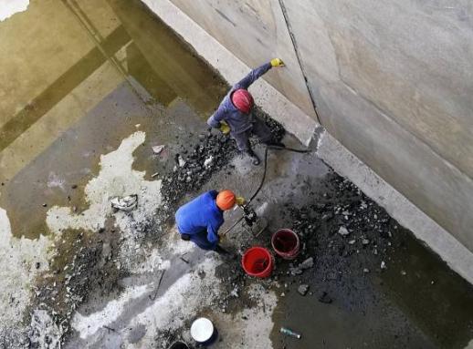 水池堵漏最佳处理方法（水池漏水是什么原因）