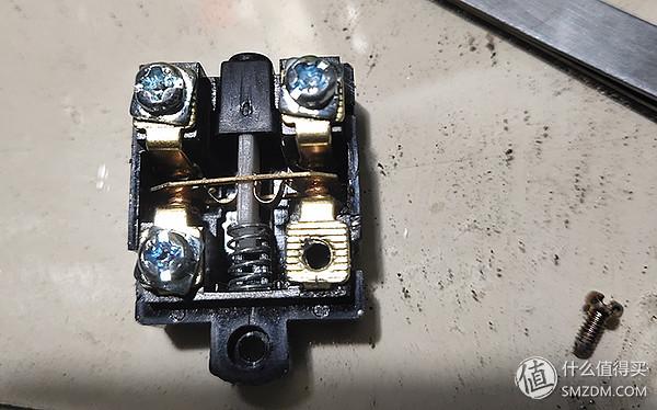 如何自制伸缩晾衣架(手把手教你超低成本制作美观实用的电动晾衣架)(55)