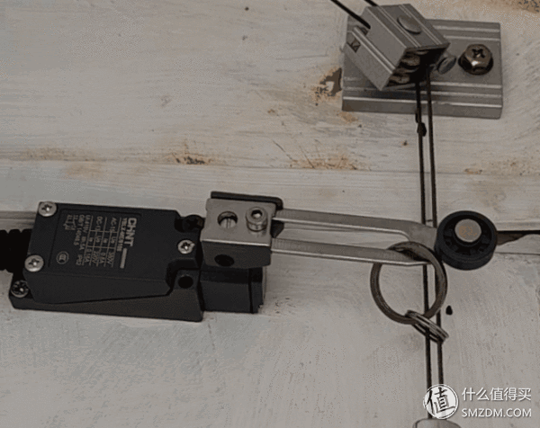 如何自制伸缩晾衣架(手把手教你超低成本制作美观实用的电动晾衣架)(63)