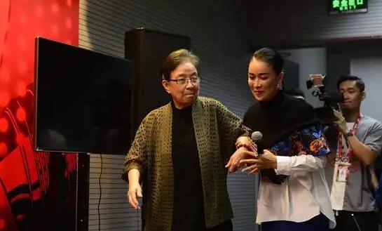 常回家看看陈红年轻时的盛世容颜(掏空丈夫12亿财产)(10)