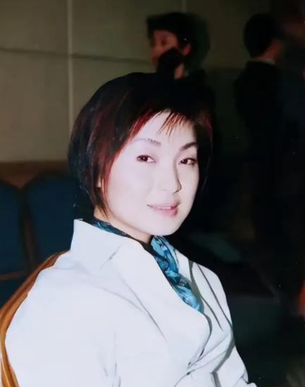 常回家看看陈红年轻时的盛世容颜(掏空丈夫12亿财产)(9)