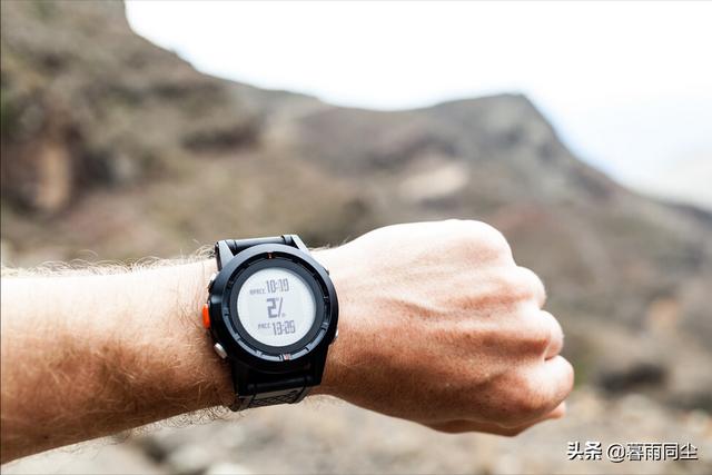 户外登山手表推荐（年度5款最佳户外运动手表）(1)
