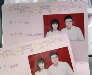 ​蜜蜂仔和韦神打比赛（韦神领证后女友被粉丝追问何时办婚礼）