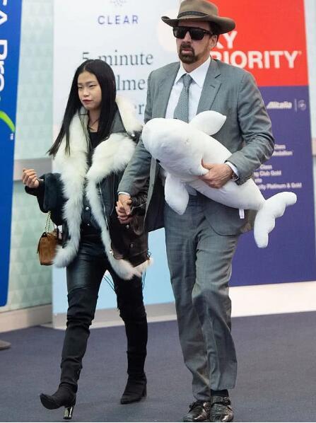 尼古拉斯凯奇与第五任妻子(尼古拉斯凯奇亚裔小女友曝光)(1)