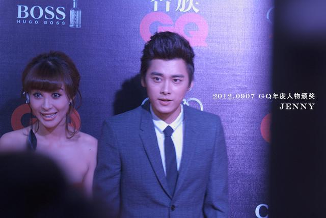 小鲜肉李易峰疑恋林允儿（李易峰相恋8年的女友）(4)