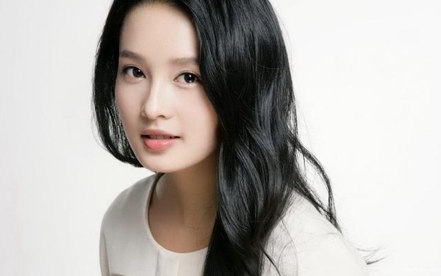 小鲜肉李易峰疑恋林允儿（李易峰相恋8年的女友）(8)