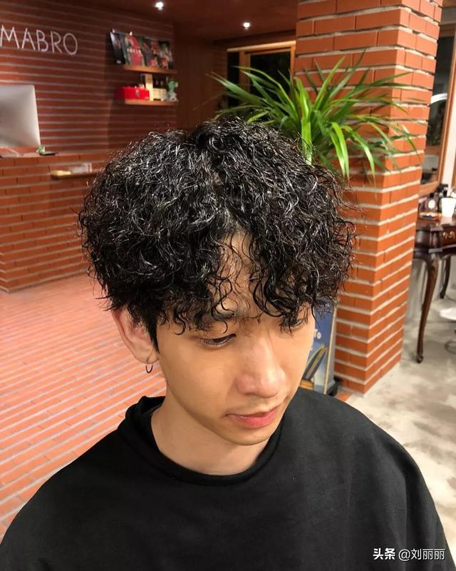发型总监必须掌握的35款男发(最火最帅男发5大波)(17)
