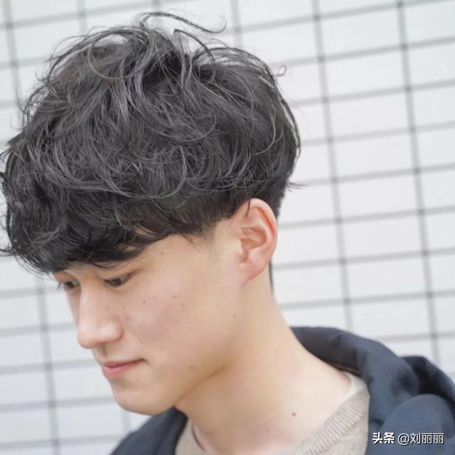 发型总监必须掌握的35款男发(最火最帅男发5大波)(19)