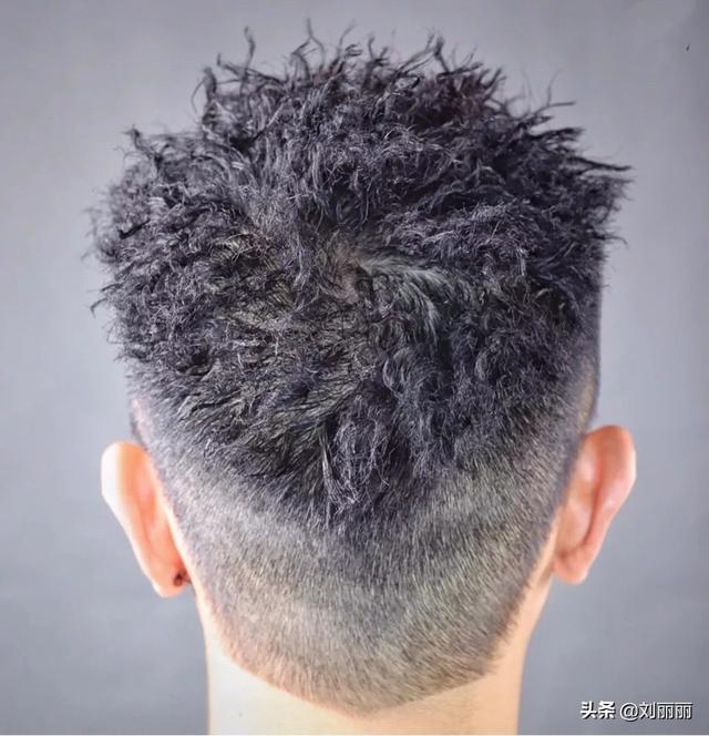 发型总监必须掌握的35款男发(最火最帅男发5大波)(22)