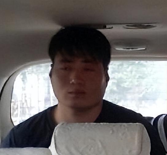 四大金刚砸车(手持U型锁猛砸日系车并重伤车主的青年蔡洋)(1)