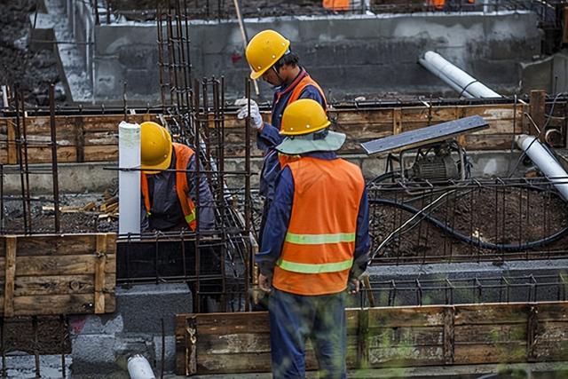 四大金刚砸车(手持U型锁猛砸日系车并重伤车主的青年蔡洋)(5)