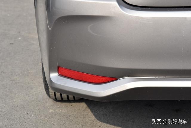 卡罗拉和新朗逸哪个更值得购买(全球车型不敌国内特供)(13)