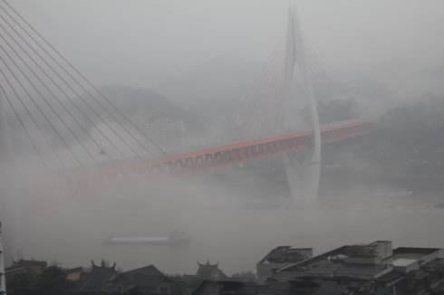 10.28重庆公交车坠江幸存（公交车坠江30人集体丧命）(2)