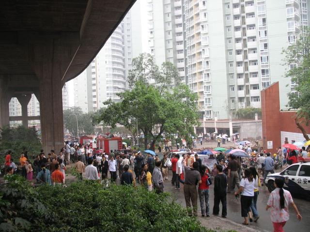 10.28重庆公交车坠江幸存（公交车坠江30人集体丧命）(5)