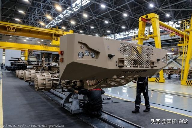 世界顶级导弹运输车(世界最强导弹运输车生产基地)(20)