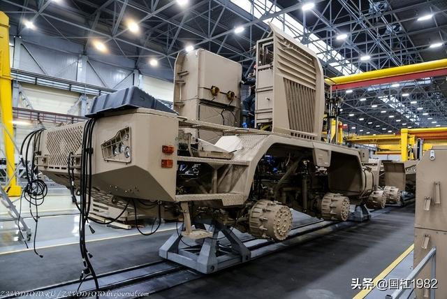 世界顶级导弹运输车(世界最强导弹运输车生产基地)(26)