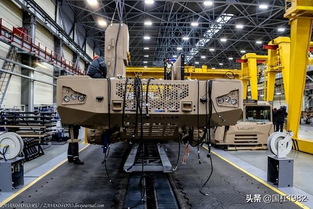 世界顶级导弹运输车(世界最强导弹运输车生产基地)(25)