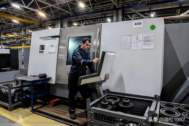 世界顶级导弹运输车(世界最强导弹运输车生产基地)(5)