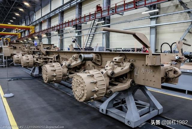 世界顶级导弹运输车(世界最强导弹运输车生产基地)(15)