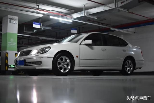 雷克萨斯is测评38号车评(AUTO史记凌志咬地鲨IS同年代的GS)(2)