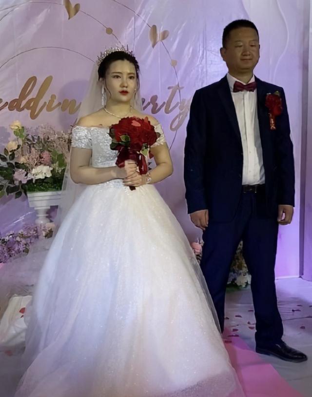 giao哥结婚照(爆红后娶娇妻开豪车)(10)