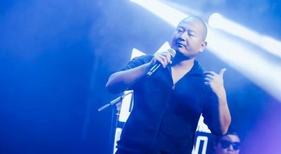 ​giao哥结婚照（爆红后娶娇妻开豪车）