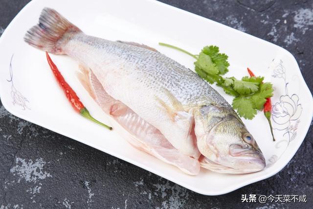 家常清蒸鲈鱼正确做法(你只需做对这6个步骤)(1)