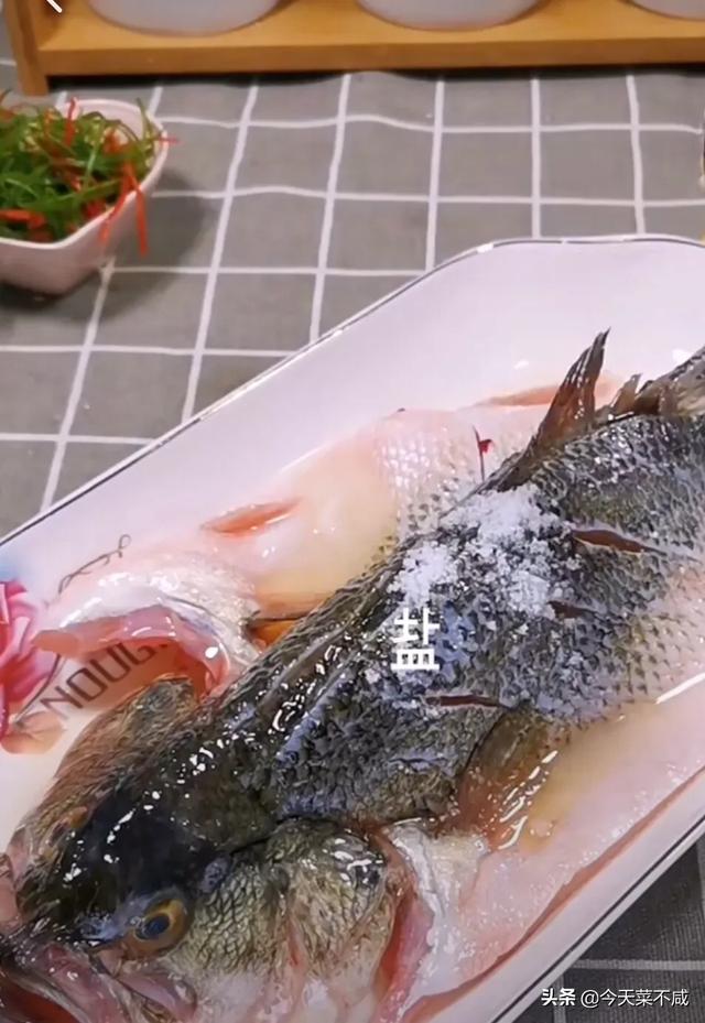 家常清蒸鲈鱼正确做法(你只需做对这6个步骤)(8)