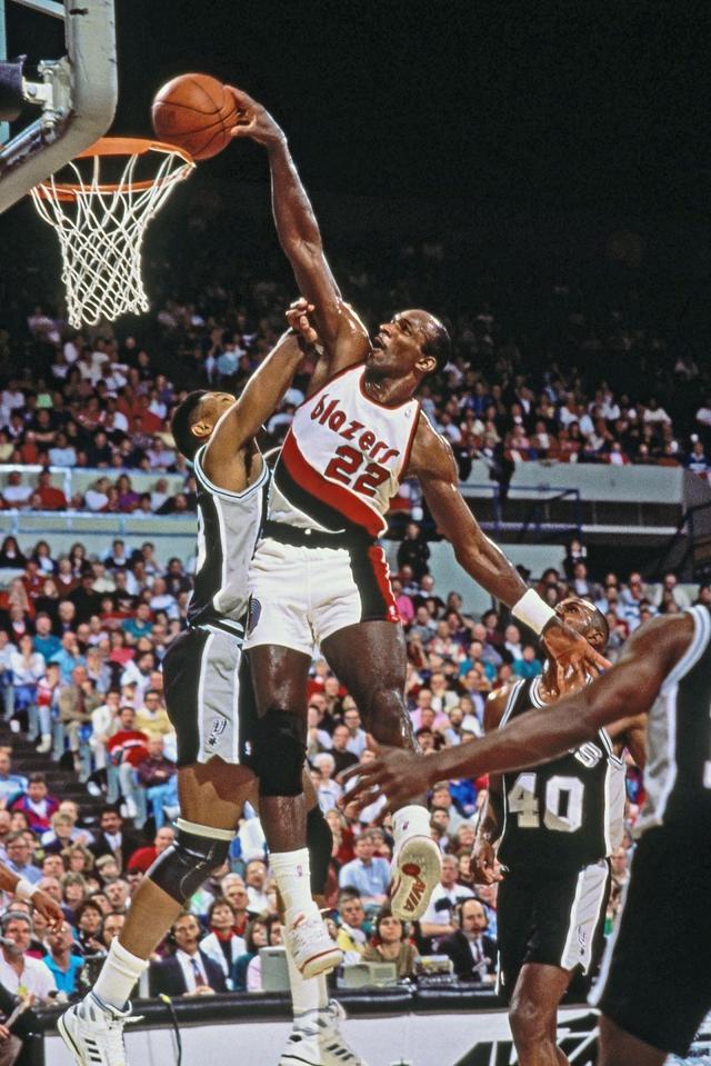 滑翔机德雷克斯勒实战扣篮(德雷克斯勒当年是怎样打球的)(1)