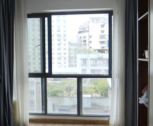 窗户被弹珠打破物业管吗(贵阳一小区的窗户频繁被枪击碎)(11)