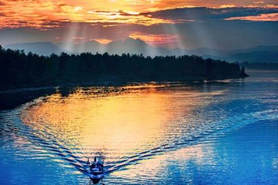 ​暮江吟古诗全文翻译（全诗表达了作者怎样的思想感情）