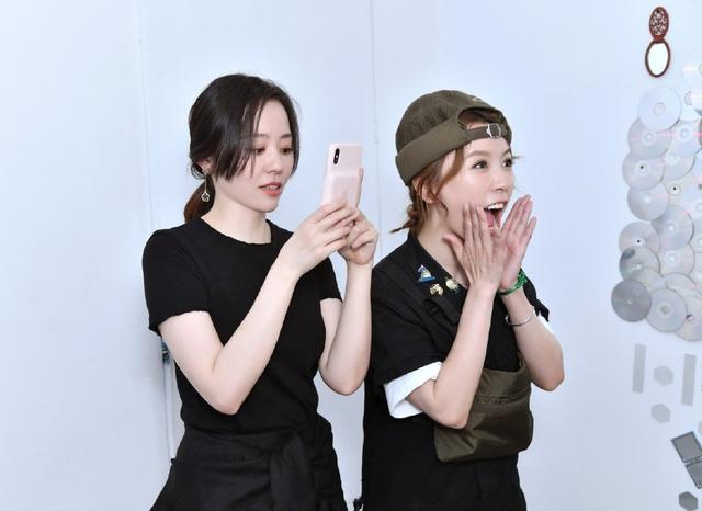 李宇春周笔畅张靓颖出道后同台(李宇春张靓颖周笔畅何洁罕见同框引回忆杀)(4)