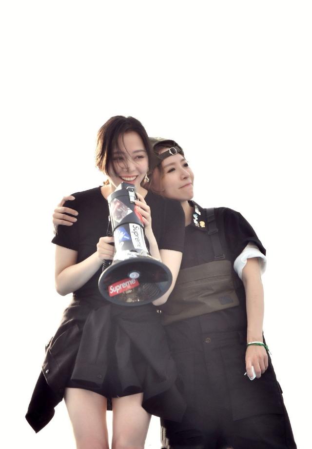 李宇春周笔畅张靓颖出道后同台(李宇春张靓颖周笔畅何洁罕见同框引回忆杀)(5)