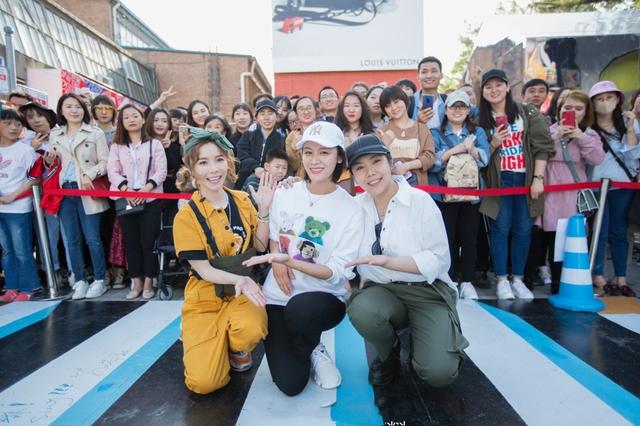 李宇春周笔畅张靓颖出道后同台(李宇春张靓颖周笔畅何洁罕见同框引回忆杀)(1)