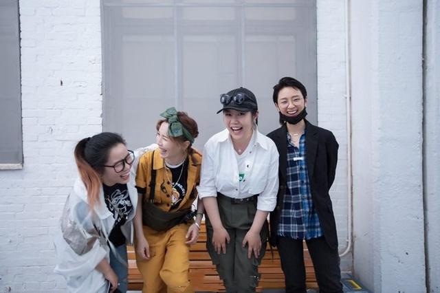 李宇春周笔畅张靓颖出道后同台(李宇春张靓颖周笔畅何洁罕见同框引回忆杀)(7)