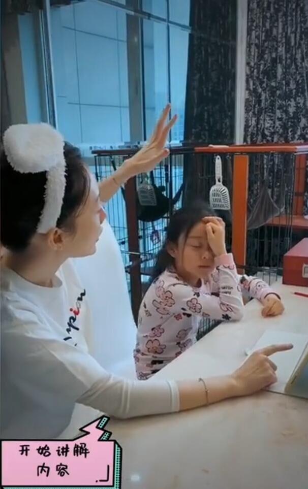 李小璐晒亲子照(李小璐520抱女儿出行)(12)