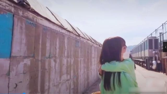 李小璐晒亲子照(李小璐520抱女儿出行)(3)