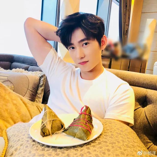 丁凯乐实际身高（丁凯乐正装帅气变成商界精英）(8)