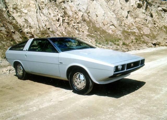 04年的现代伊兰特自动挡（廉价的经济型车竟被当成了收藏品）(3)